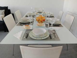 Monmouth House Aylesbury Premier Quality Accommodation For Larger Families Contractors And Professionals Sleeps Up to 6 Guests - Buckinghamshire - 9