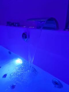 Lhôtel de la Poule et du Renard Appartement avec Balnéo terrasse dans le centre du vieux Millau - 6