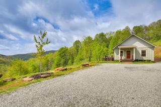 Pet-Friendly Boone Cabin with Mtn Views and Hot Tub! - Boone - 9