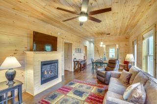 Pet-Friendly Boone Cabin with Mtn Views and Hot Tub! - Boone - 8