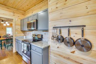 Pet-Friendly Boone Cabin with Mtn Views and Hot Tub! - Boone - 2