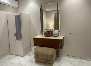 شقة بغرفتين نوم وصالة واسعة وموقع مميز وسط المدينة بجوار مركز المؤتمرات الدولي ومعرض الكتاب - Riad - 1