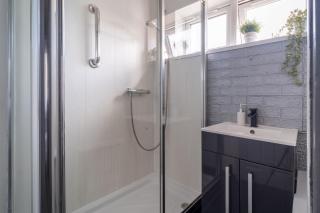 Spacious 3 Bed House, 5mins to HS2/ NEC/Airport. - Marston Green - 1