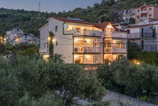 Apartments Luka - Trogir, Marina 150m from the beach - Marina - 6