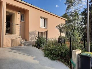 Superbe villa face Pic St Loup, piscine, pkg, wifi - Le Triadou - 2