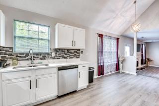 10 Mi to Stone Mtn Park Spacious Home in Lithonia - Lithonia - 5