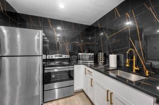 Modern Heights Apartment with Pool - Houston - 0