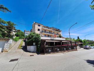 Apartment and Rooms Katunar - 0