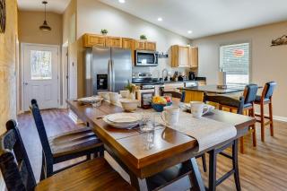 Serene Logan Retreat with Private Hot Tub and Fire Pit - Logan - 5