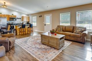Serene Logan Retreat with Private Hot Tub and Fire Pit - Logan - 6