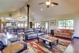 Neosho Home on 90 Acres with Private Pool and Fire Pit - Neosho - 7