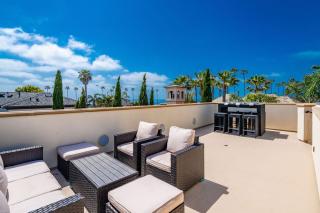 Mediterranean Beauty with Rooftop Deck and Views - San Diego - 2