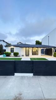 Modern Studio Stylish &Cozy Back Unit - 0