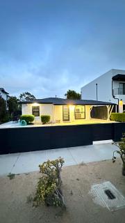 Modern Studio Stylish &Cozy Back Unit - 7