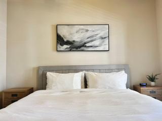 Relaxing 2-BR Apt with Pool Hot Tub Gym and Basketball Court Access - Reno - 8