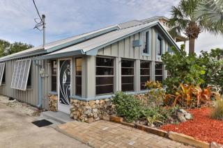 2-2 Beachside Home With Private Pool - New Smyrna Beach - 9
