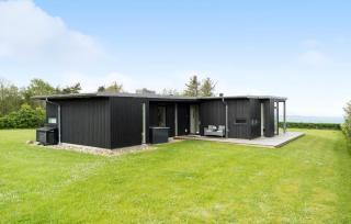 Beach Front Home In Spøttrup - 1