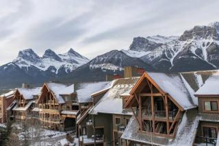 Magnificent Mountain Penthouse - Hot Tub & Pool managed by Little Sister Getaways - 8