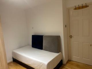 Flat Close To Leagrave Station/Luton Airport - 1