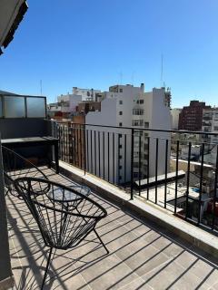 A 5 minutos del Hospital Italiano y a 100 metros del Parque Centenario. - Buenos Aires - 6