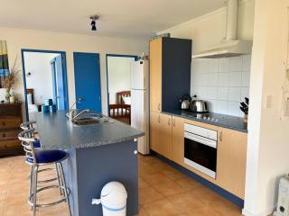 Little Dell - Beachfront bach beyond the dunes - - 9