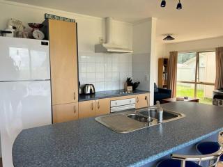 Little Dell - Beachfront bach beyond the dunes - - 6