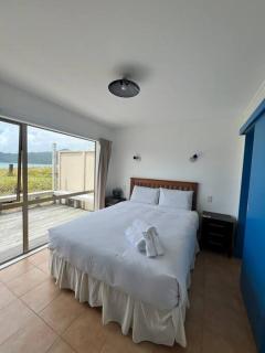 Little Dell - Beachfront bach beyond the dunes - - 4