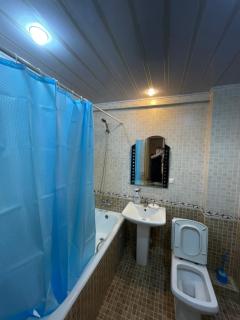 ENTIRE APPARTMENT 2 BEDROOM, LIVING ROOM with Kitchen 100m2 - 1