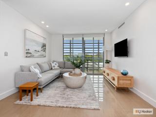Cotton Beach 107 - Coastal Penthouse with Pool - Casuarina - 2