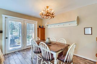 Walk to Lake Townhome with Deck on Big Boulder Mtn - Lake Harmony - 5