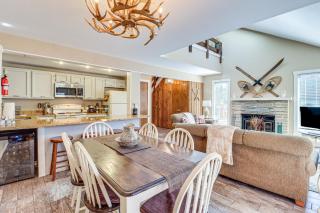 Walk to Lake Townhome with Deck on Big Boulder Mtn - Lake Harmony - 4