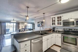 Lakefront Retreat with Community Pool in Osage Beach - Osage Beach - 3