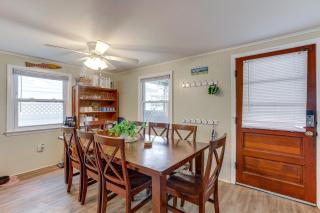 Pet-Friendly Long Beach Island Home Walk to Beach - Long Beach - 4