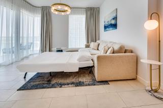 Stylish sea view from new 2BD La Vie - Dubai - 3
