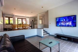 F4 Beach house Kitchen BBQ 3 bedrooms Large yard - 0