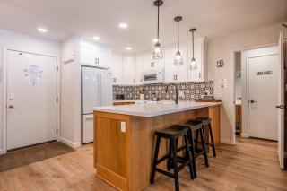 Fully Renovated! St Anton #17 Ski in Ski Out 1 Bedroom 1 Bathroom Condo! Sleeps up to 4! - Mammoth Lakes - 3