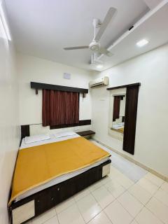 Hotel Sai Ashish - Shirdi - 9