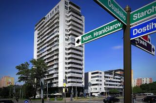 Dominant Studio Hostel with Free Parking for Preregistered Drivers & Garage with CCTV - 0