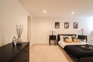 Spacious London 2 Bed Flat with Parking -10mins from Central - Londen - 0