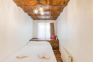 Beautiful 1 Br Apt. w/AC 400 meters Taksim Square - Istanbul - 2