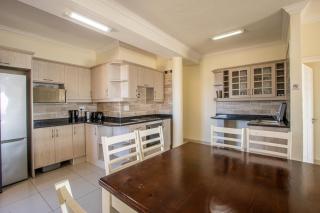 Saints View Resort Unit 19 - Uvongo Beach - 5