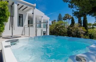 Wonderful Villa Near Beach with Mediterranean Views - 8