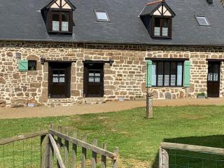 Delightful 1-Bed Cottage in Ceauce - Céaucé - 0