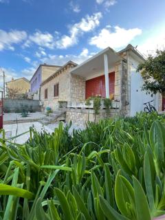 Quiet Seafront Studio Apartment - 4
