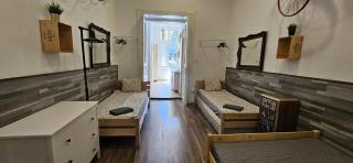 Cheerful and Cozy 2 Bedrooms 2 Bathrooms Apartment with Top Location - Budapest - 1