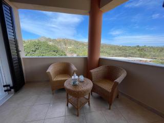 75sqm Perdika Aegina luxury family apartment με θέα βουνό και θάλασσα 75τμ - 3