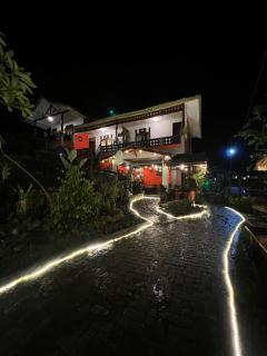 Garden Grove Guest House & Coffee Bar - Bukit Lawang - 9