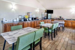 Super 8 by Wyndham Cheyenne WY - Cheyenne - 4