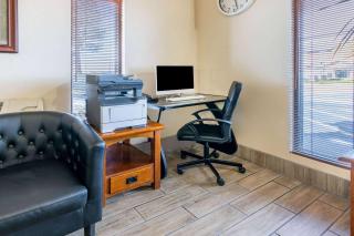 Super 8 by Wyndham Cheyenne WY - 2