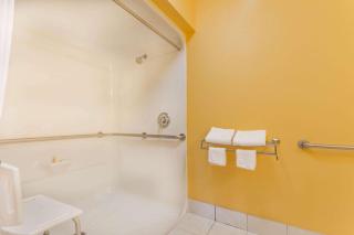 Days Inn by Wyndham Franklin - 7